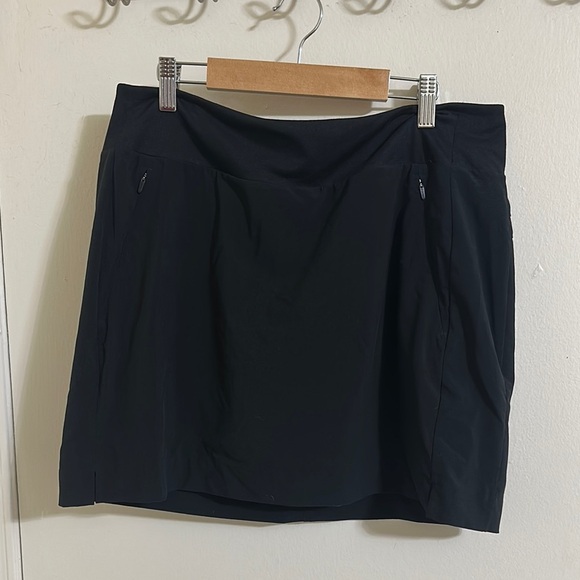 EUC Athleta Black SoHo Skort size 12 - Picture 1 of 4